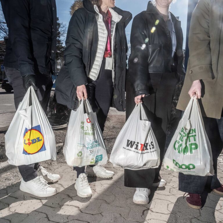 Plastpåseskatten avskaffades – och användningen ökade kraftigt