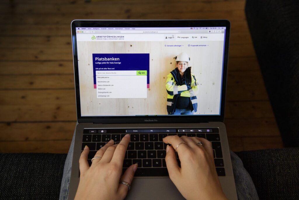 SCB: Arbetslösheten stiger till 9,9 procent i juni