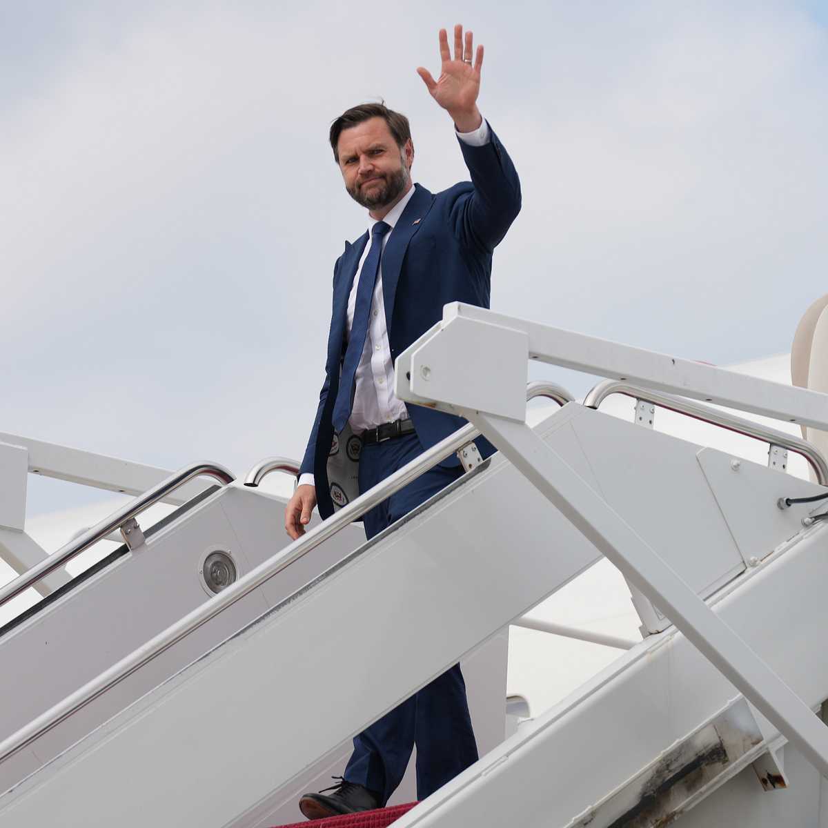 Vance anklagar israeliska ministrar för att försöka påverka amerikansk opinion om Irankriget