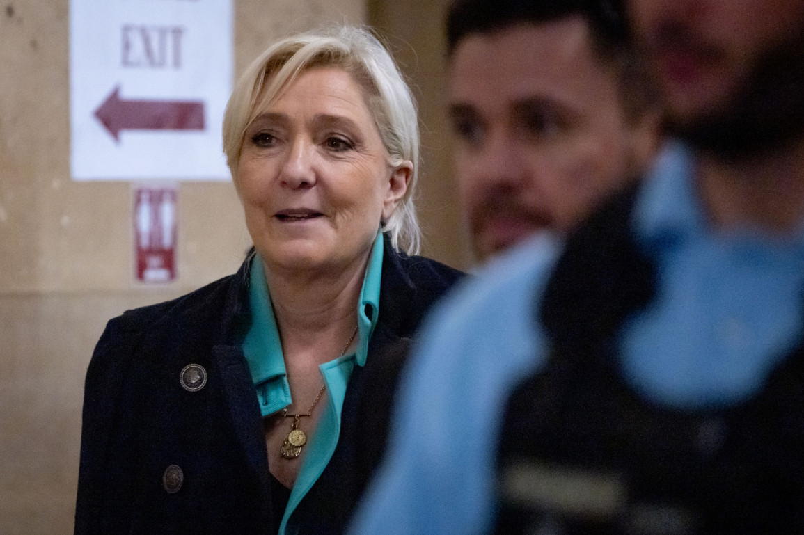 Marine Le Pen bekräftar presidentkandidatur 2027 – trots fällande dom