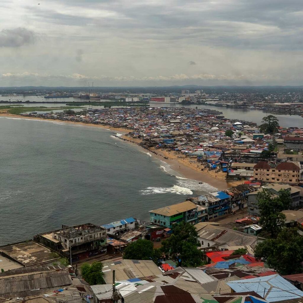 Liberia tar emot deporterade migranter från USA – ett led i en bredare amerikansk deporteringsstrategi