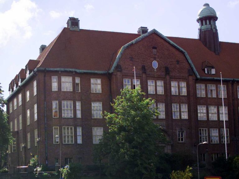 Anmälningar om hot och våld i Göteborgs skolor har mer än fördubblats på fem år