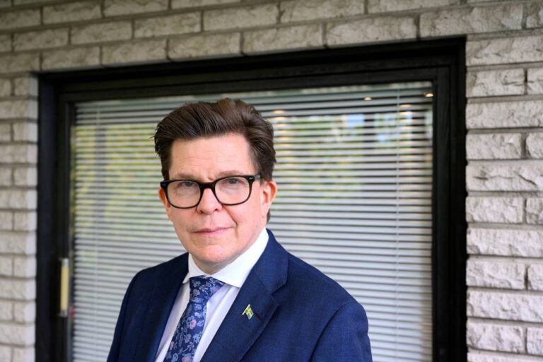 Talmannen inleder samtal med partiledarna efter Kristerssons avgång