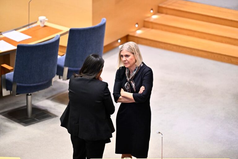 S och V väntas mötas – spänningar inom vänstern i fokus
