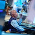 Fallande oljepris och starka bolagsrapporter lyfte Wall Street
